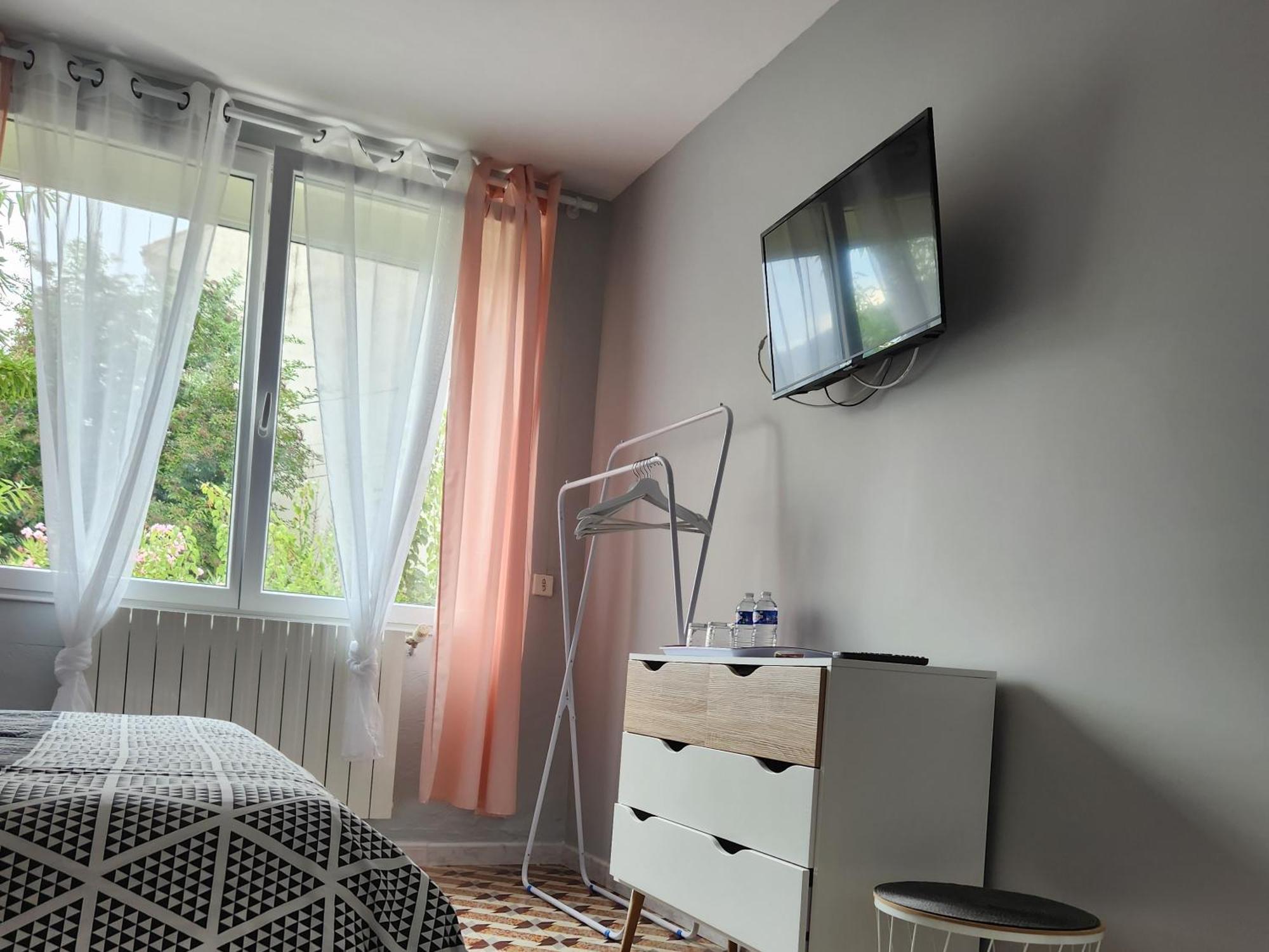 Les Belles Nuits Bed & Breakfast Le Bousquet-d'Orb Exterior foto
