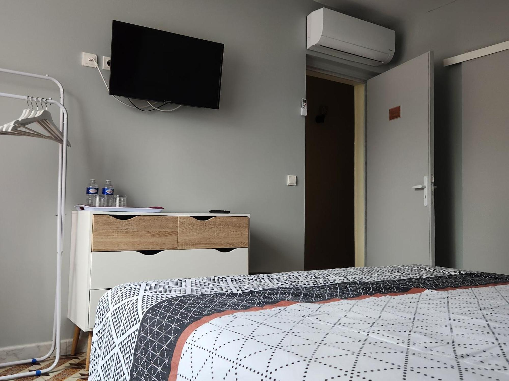 Les Belles Nuits Bed & Breakfast Le Bousquet-d'Orb Exterior foto
